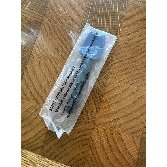 Tupperware Kitchen Magnets Lot Of 10, 6-Vintage Magnet and miniatures 4 2010’s - Picture 7 of 15